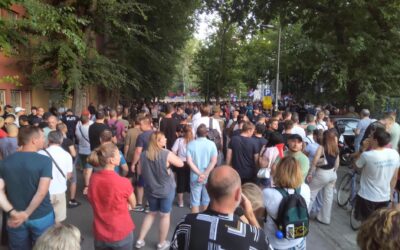 Elérkezett az este, újabb tüntetések kezdődnek országszerte