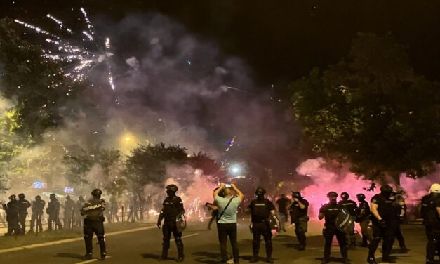 „Vučić inkább polgárháborút robbantana ki, mint hogy választásokat írjon ki”