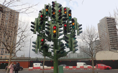 Piros, sárga, zöld? Néhol kék. Ma van a forgalmi lámpák nemzetközi napja