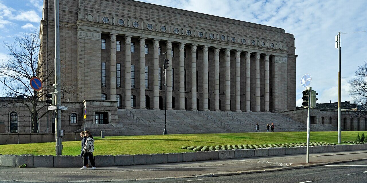 Öngyilkos lett egy 30 éves képviselő a finn parlamentben