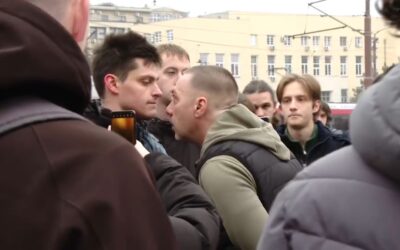 Előállították a vajdasági egyetemistát, akiről legendás fotó készült a tüntetéseken