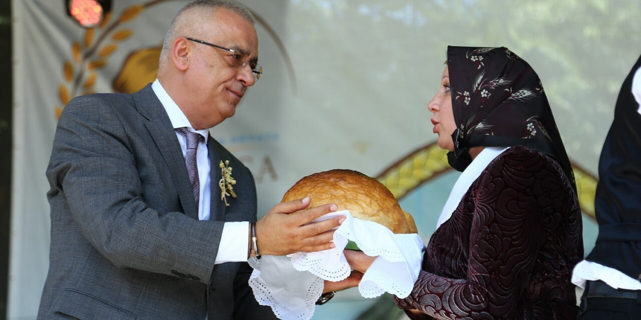 „A polgármester nem érdemli meg, hogy egyen az új lisztből sült kenyérből!”