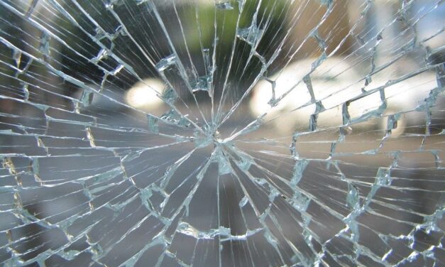 Belehalt sérüléseibe a Görögországban balesetet szenvedett fiatalember