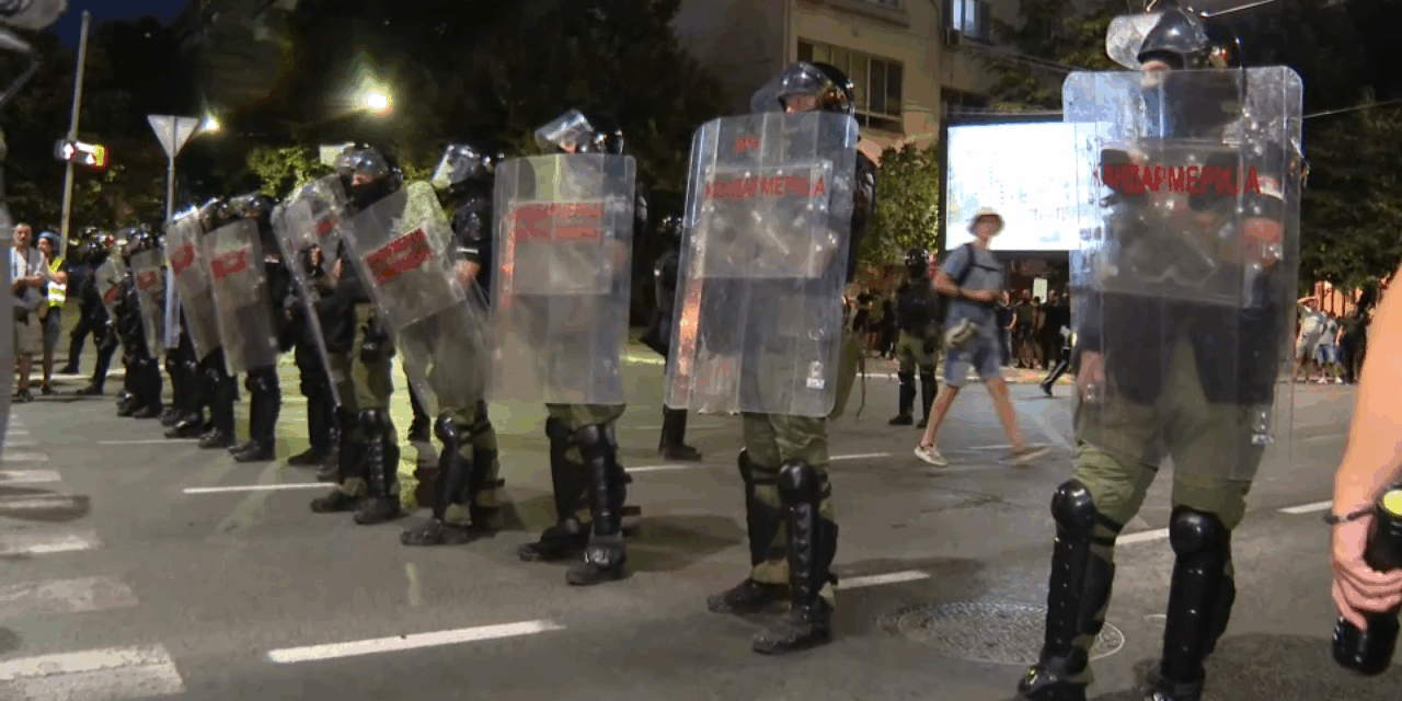 Vučić szerint alig volt ember a fővárosi tüntetésen és még több letartóztatást jelentett be