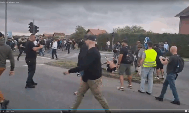 Egymást verik a hatalmat támogató tüntetők Újvidéken (Videó)