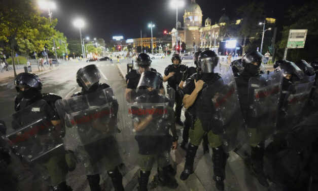 A csendőr vegyszerrel vakította meg a tüntetésről tudósító újságírót