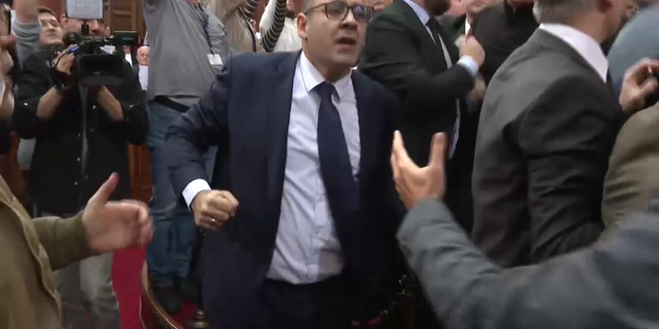 <span class="entry-title-primary">„Amit Vučić gondol, azt Đuka kimondja”</span> <span class="entry-subtitle">„A hatalom az állami egyetemek megszüntetésére készül”</span>