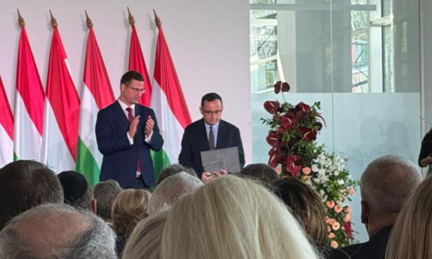 Magyar Arany Érdemkereszt kitüntetésben részesült dr. Glässer Norbert óbecsei származású kulturális antropológus