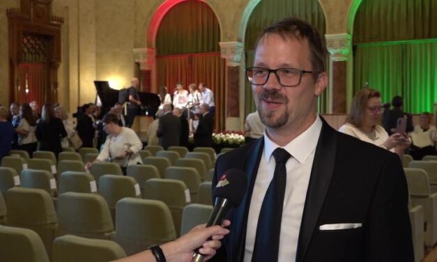 Magyar Ezüst Érdemkereszttel tüntették ki Juhász Gyulát