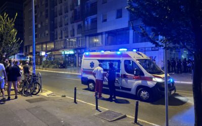 Mentőautók szállították a botokat a verőlegényeknek? (fotó+videó) Súlyos politikai visszaélés gyanúja a szerbiai mentőszolgálatnál