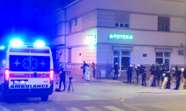 Tiltakoznak az egészségügyi dolgozók a mentőautók politikai célra történő felhasználása ellen