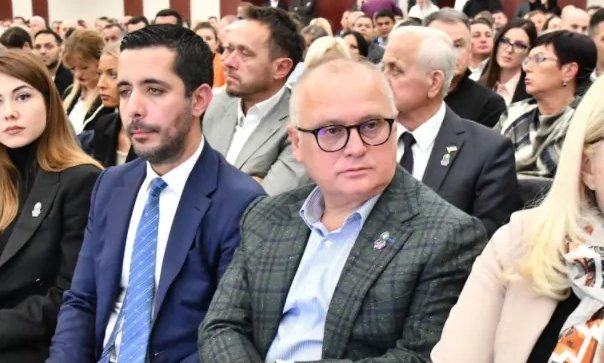 Vesić hallgatással védekezett az ügyészségi meghallgatáson