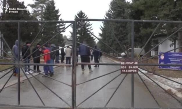 Tűz a migránsközpontban, egy fiatal nő súlyosan megsérült