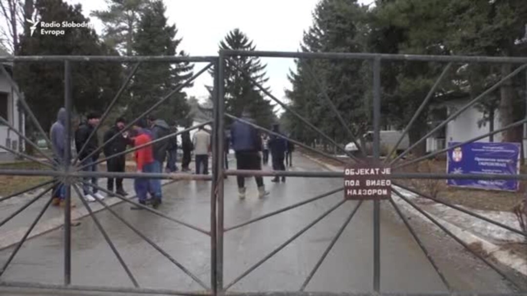 Tűz a migránsközpontban, egy fiatal nő súlyosan megsérült