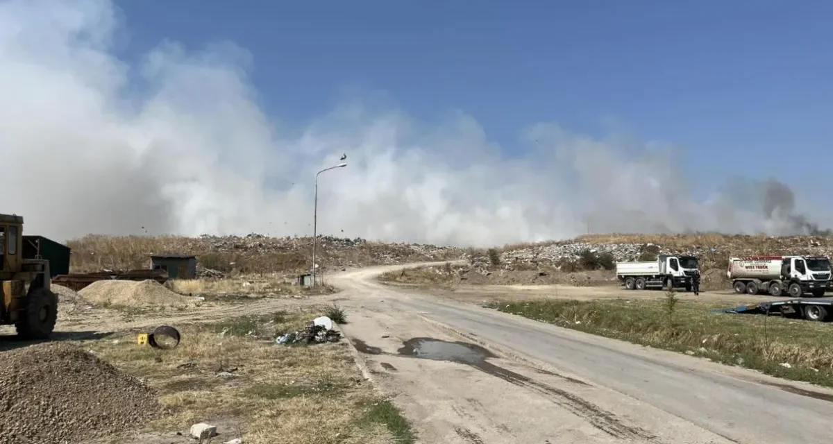 Továbbra is izzik a zombori szeméttelep, de nyílt láng már nincs