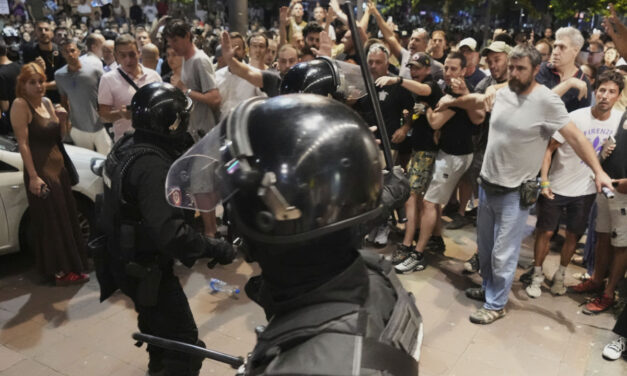 Már ki is toloncolták az országból a tüntetésen őrizetbe vett külföldi állampolgárt