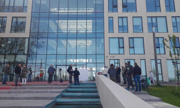 Leszakadt egy plafonrész a Vajdasági RTV új épületében