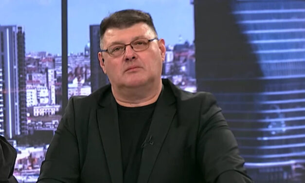 Rendkívüli állapot bevezetését követel ordibálva a rezsim újságírója