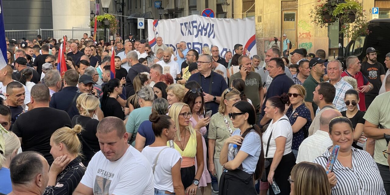 Így néz ki a haladópárti ellentüntetés Szabadkán (Fotók)