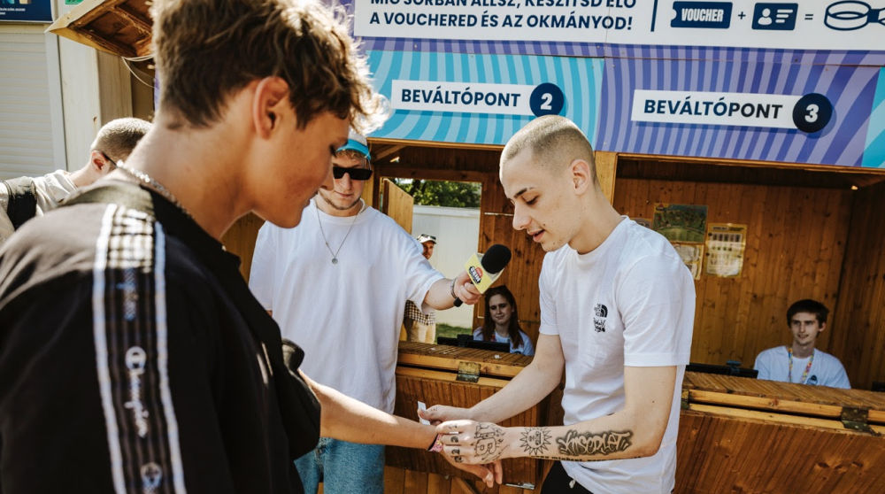 Elindult a SZIN, Szirmai Marci rakta fel az első karszalagot