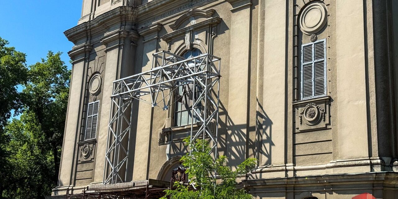 <span class="entry-title-primary">Meddig hagyják még repedni a szabadkai Szent Teréz-székesegyházat?</span> <span class="entry-subtitle">Le kellene bontani a tornyokat, hogy megmenthessék az épületet</span>