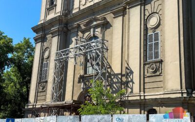 Meddig hagyják még repedni a szabadkai Szent Teréz-székesegyházat? Le kellene bontani a tornyokat, hogy megmenthessék az épületet