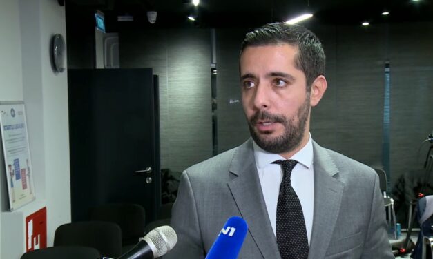 Szerbia Központ: Momirovićnak már régen börtönben lett volna a helye