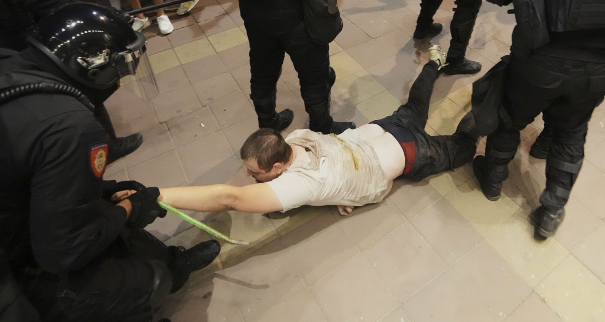 Nemzetközi intézmények ítélhetik el Szerbiát a rendőri brutalitás miatt