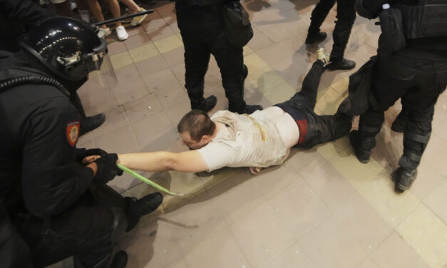 Nemzetközi intézmények ítélhetik el Szerbiát a rendőri brutalitás miatt