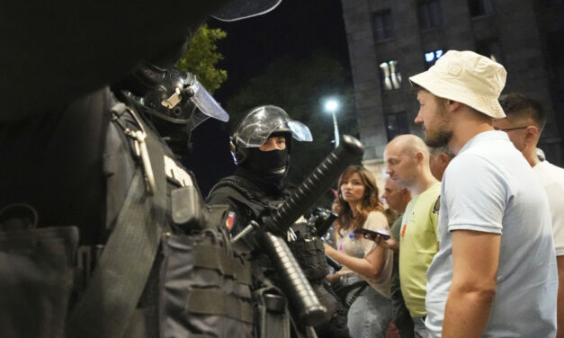 A miniszterelnök szerint, aki a rendőrségre támad, az államra is támad