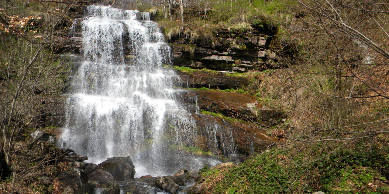 A szülei szeme láttára halt szörnyet egy fiú egy szerbiai vízesésnél