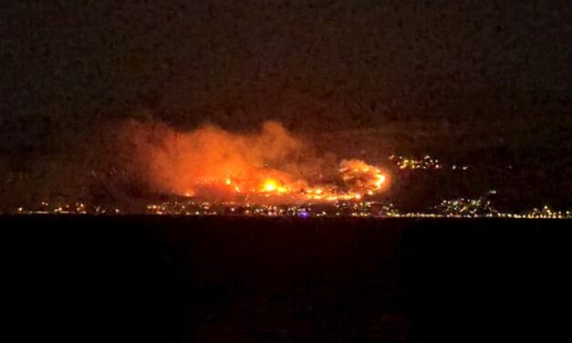 Hatalmas tűz az Adriai-tengerparton, lezárták a tengerre vezető főutat