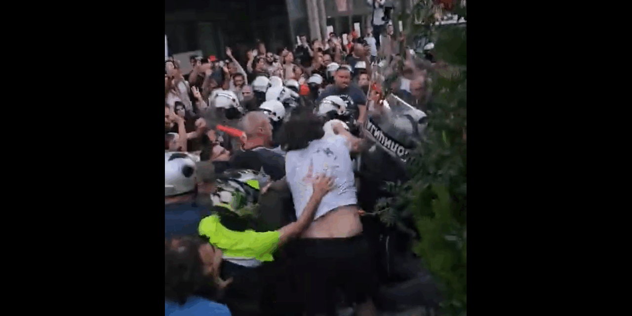 Három mentőst elbocsátanak, tüntetést szerveznek az újvidékiek