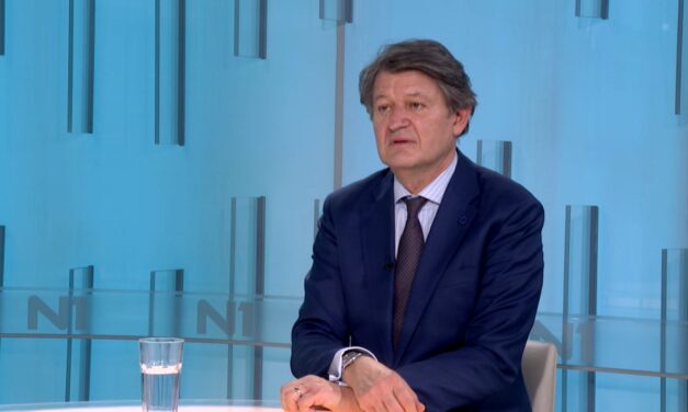 EP képviselő: Az Európai Bizottság túl elnéző Vučićtyal szemben