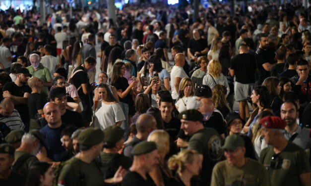 Országszerte utcára vonultak az emberek (Videó)