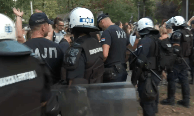Országszerte párhuzamos tüntetések a rezsim mellett és ellen