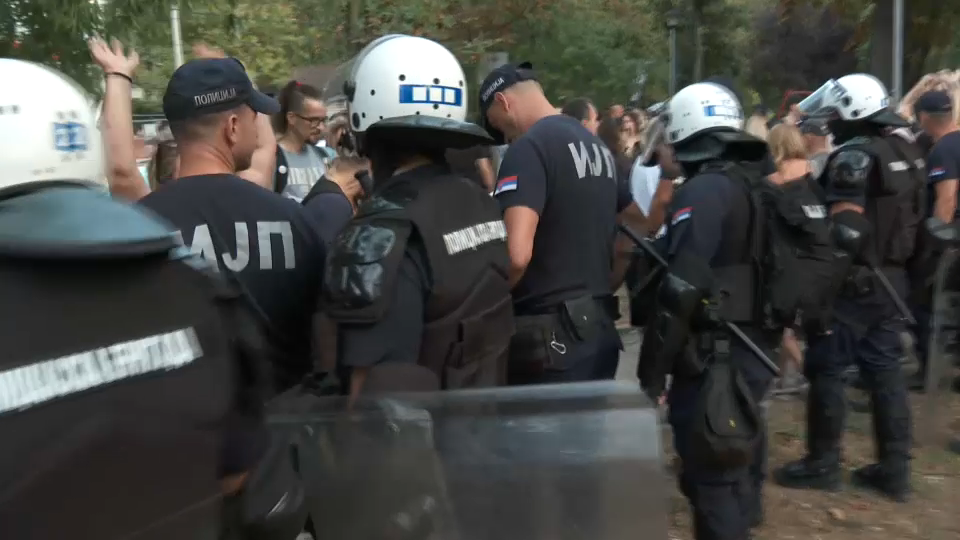 Országszerte párhuzamos tüntetések a rezsim mellett és ellen