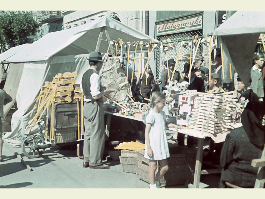 1941, Deák utca 1-3 sz előtt, (Fotó: Fortepan, Lukács Zsolt)