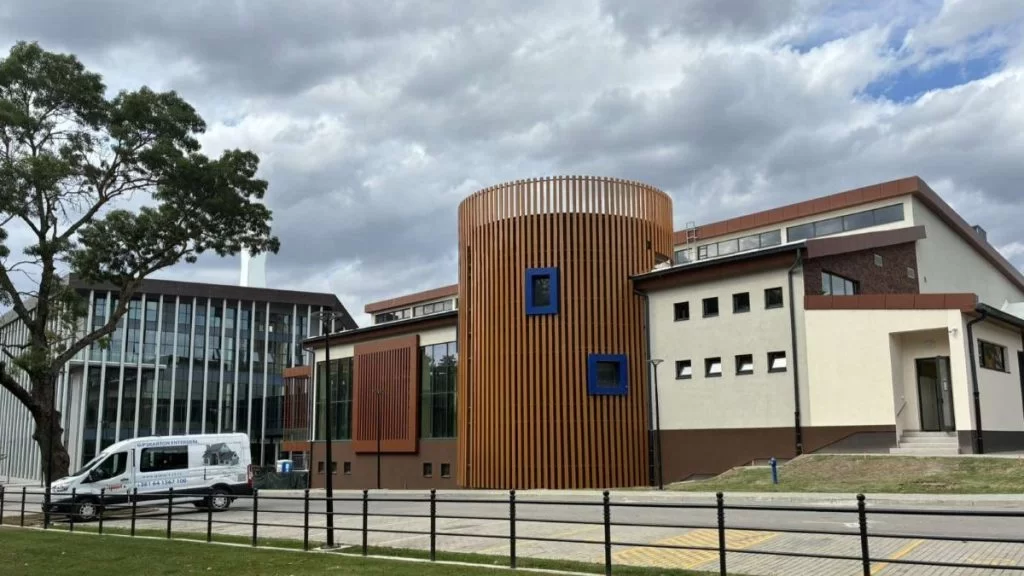 Szatmári: Reálisan nézve jövő év elején nyithatjuk meg az uszodát