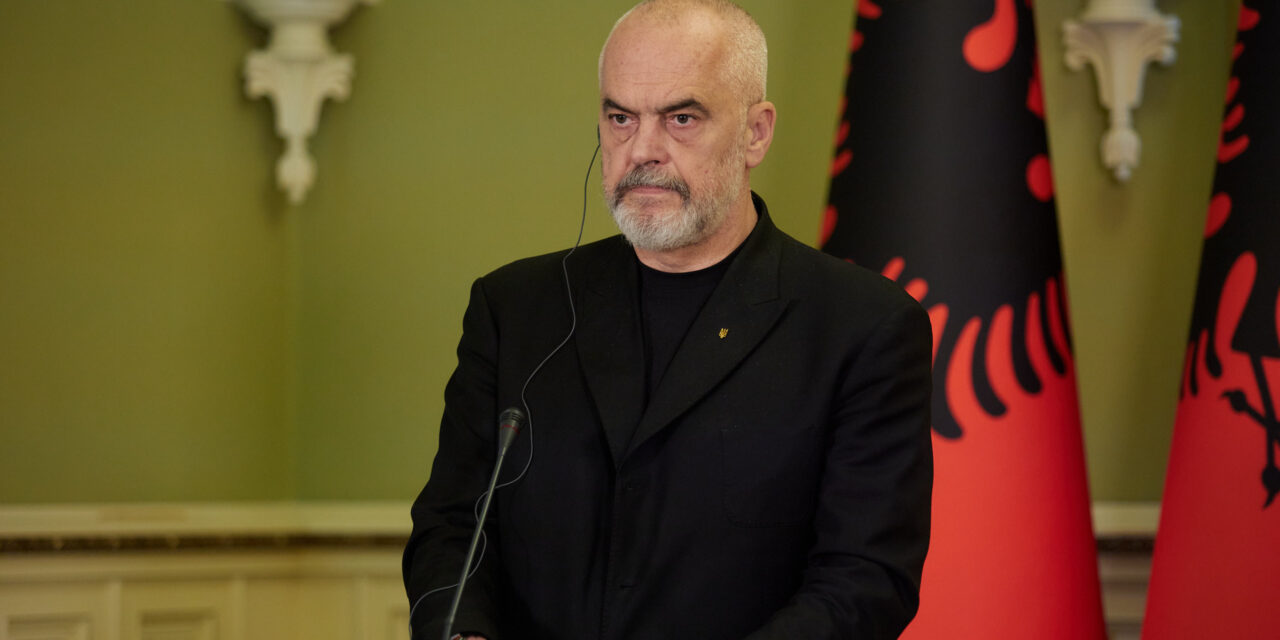 Mesterséges intelligenciával generált miniszter került az albán kormányba