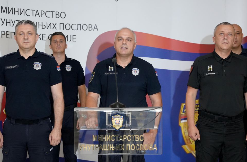 A rendőrség ismét százezres kormánypárti és alig ötezres civil tüntetésről beszél