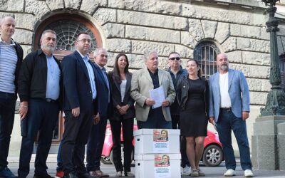 A Néppárt 32 ezer aláírást adott át a legfőbb ügyész leváltásáért