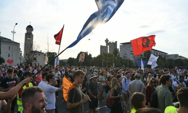 „Gumibotot rántottak a békés népre – az index önvédelemre váltott”