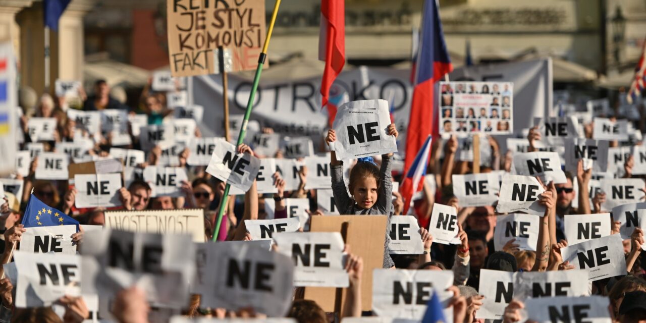 Civilek akadályoznák a szélsőségesek hatalomra kerülését Prágában