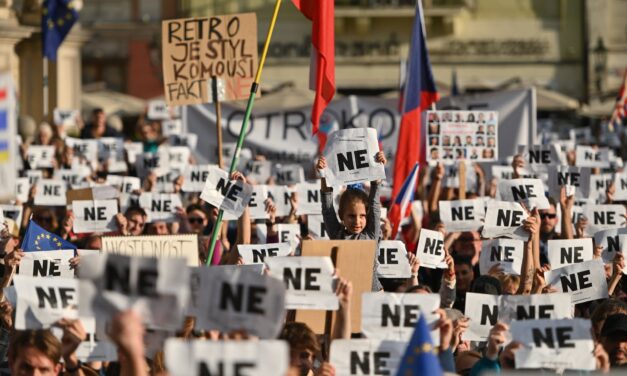 Civilek akadályoznák a szélsőségesek hatalomra kerülését Prágában