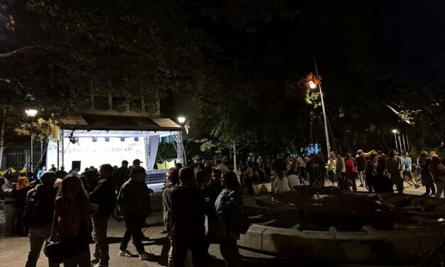 Bogdan Jovičić éhségsztrájkoló diákért tüntetnek az újvidéki egyetemi kampuszban