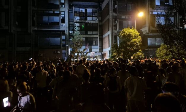 Elsősegélyt nyújtó orvost is előállítottak a rendőrök