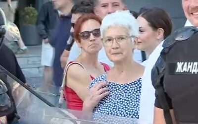 Megkezdődött a katonai parádé, a csendőrség nem engedi a polgárokat a rendezvényre