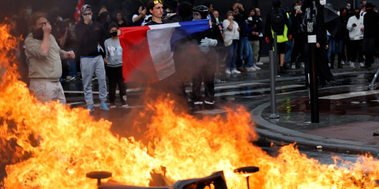 Országos tüntetéshullám fogadta az új kormányfőt, lángokban a franciaországi városok