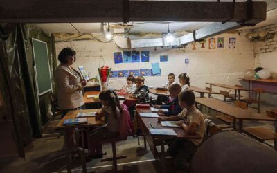 Iskolakezdés Ukrajnában – Több tízezer diák földalatti tantermekben tanul